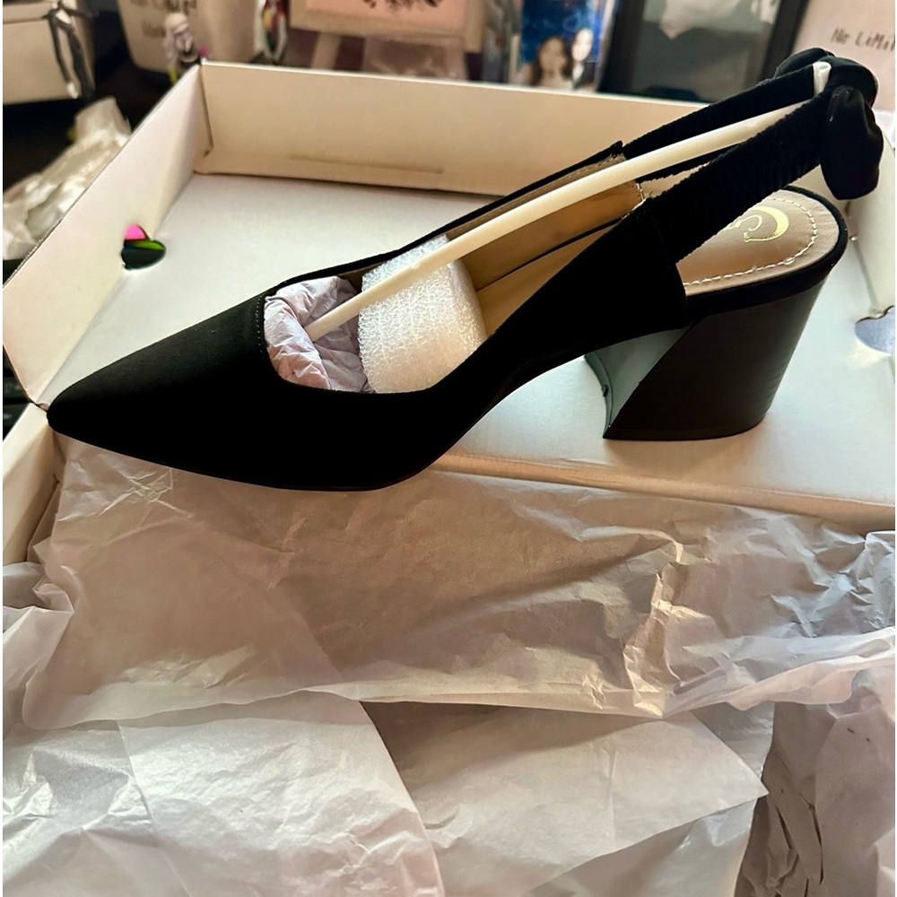 BNWT - size 6 new in box